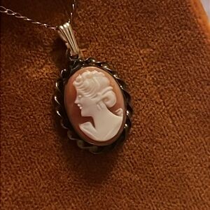 Vintage Curtis Creations CC 1/20 14K G.F. Cameo Pendant in Excellent Condition.